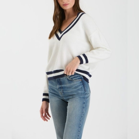 025. VARSITY STYLE SWEATER - Picture 1 of 3